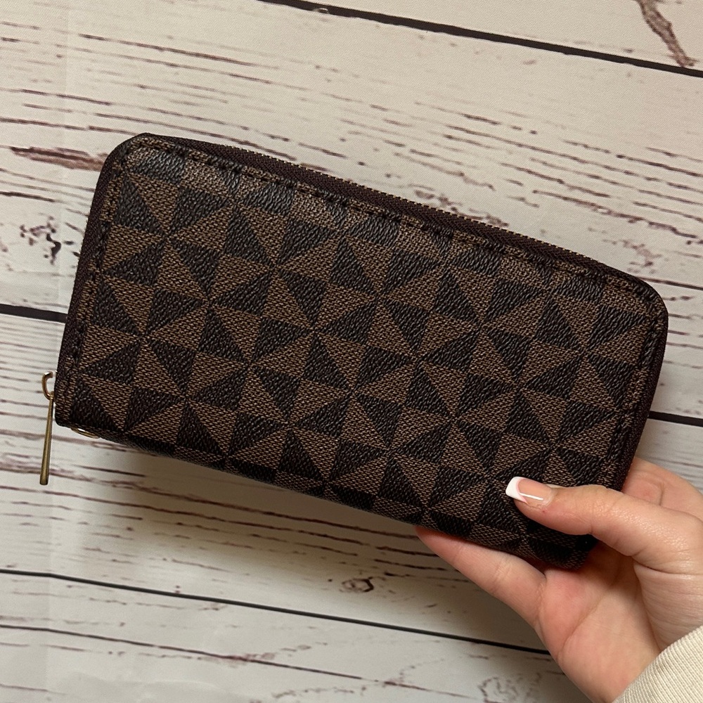 Luxie Brown Geometric Key & Card Holder